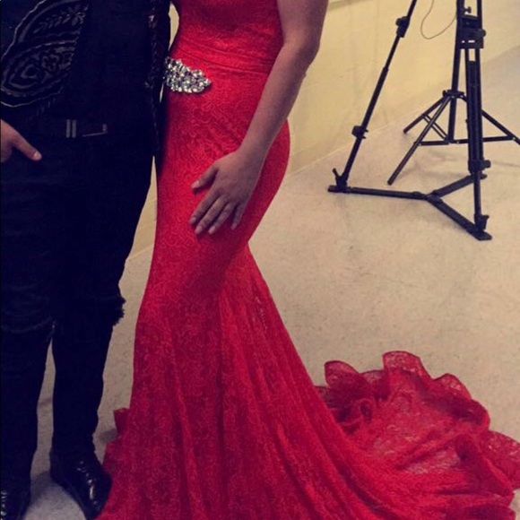 Long red dress. One time used / fashion show - Picture 6 of 7